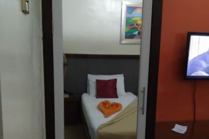 Room 10 of 19