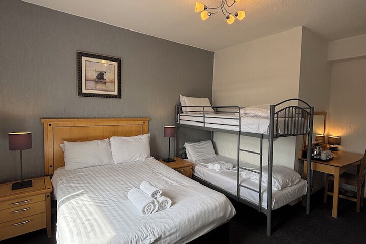 Room 10 of 76