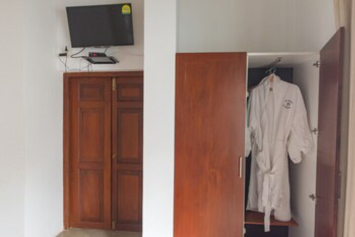 Room 32 of 59