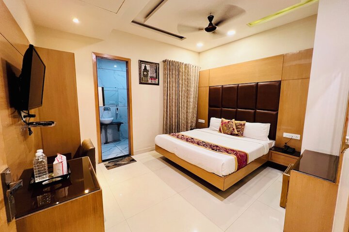 Room 13 of 35