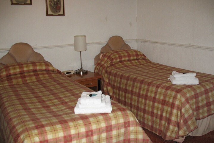 Room 3 of 32