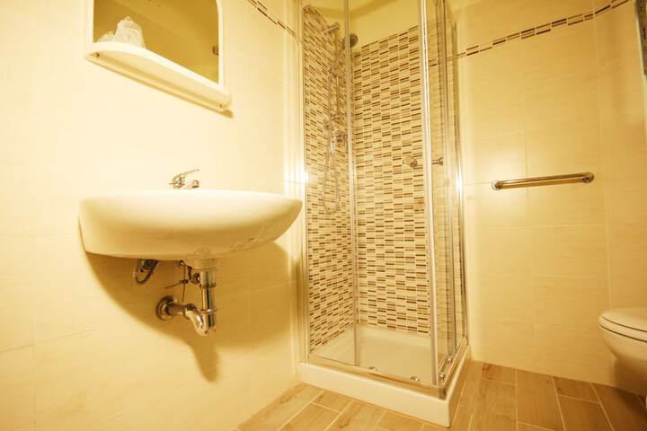 Room 15 of 27