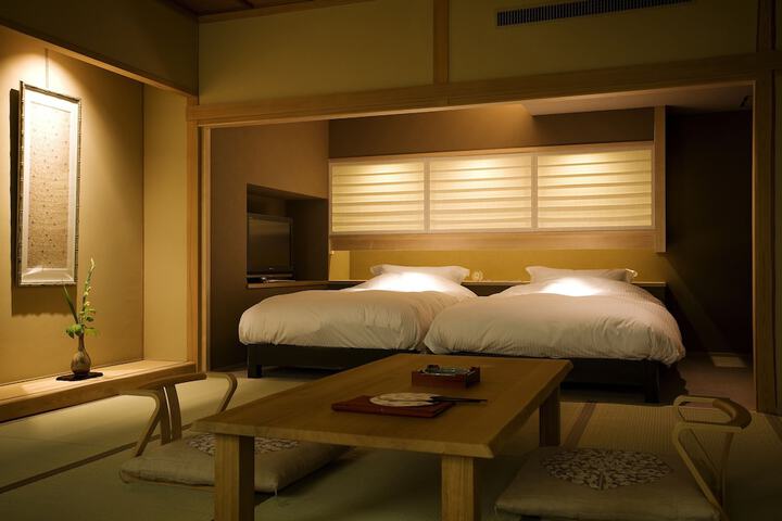 Room 16 of 107