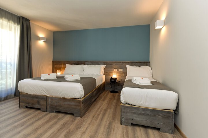 Room 10 of 68