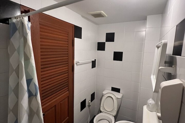 Room 33 of 62