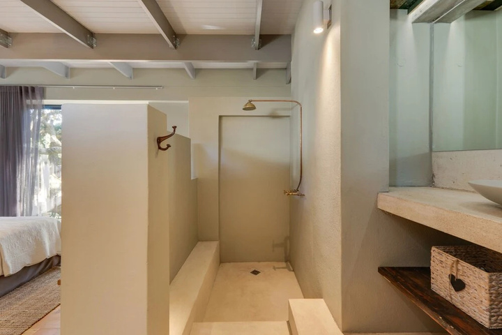 Room 2 of 15