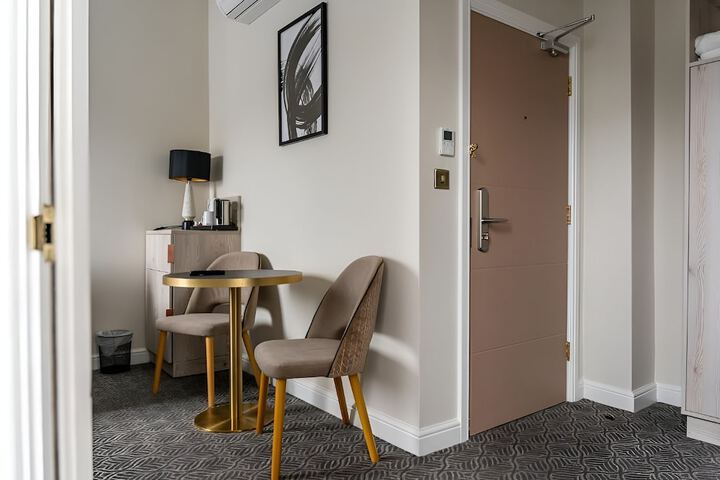 Room 64 of 105