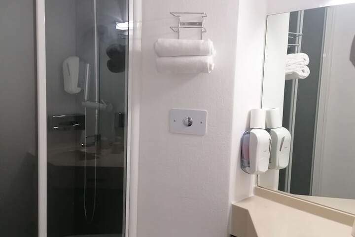 Room 27 of 36