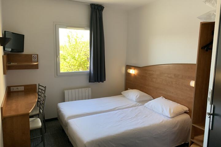 Room 28 of 92