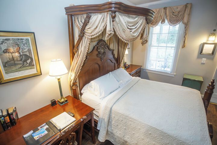 Room 80 of 207