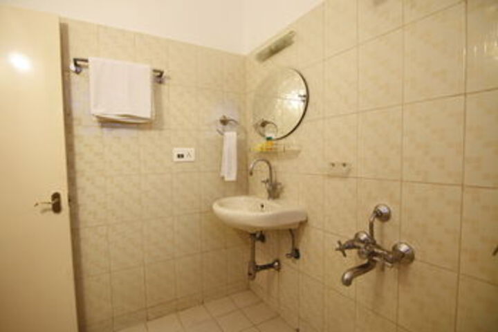 Room 13 of 18