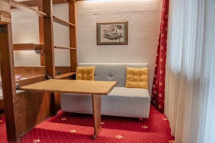 Room 25 of 82