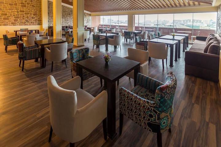 Lounge 54 of 62