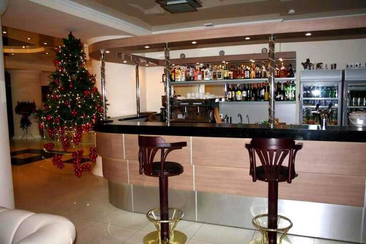 Lounge 42 of 57