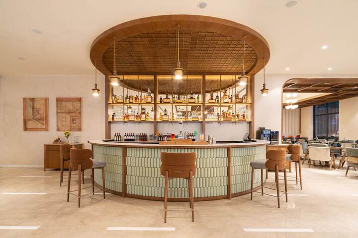 Lounge 62 of 92