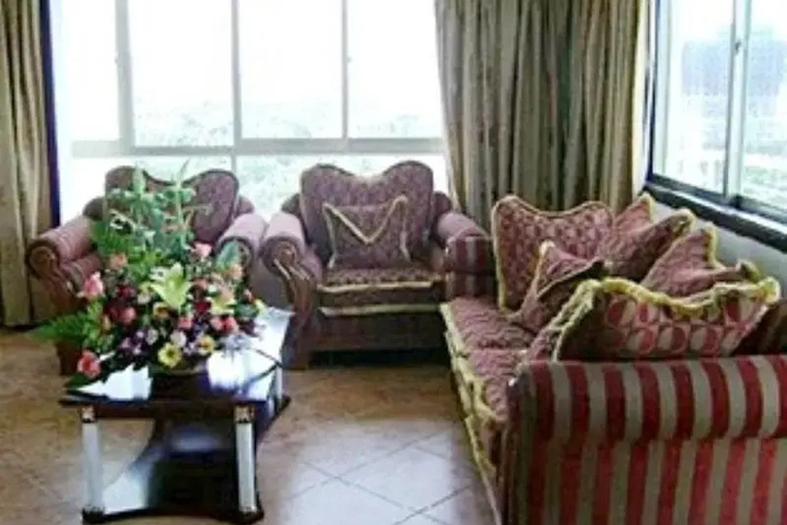 Room 5 of 9