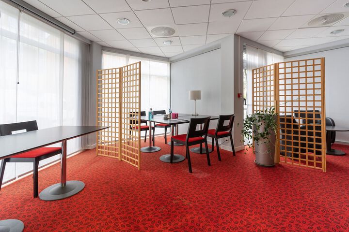 Business Center 65 of 70