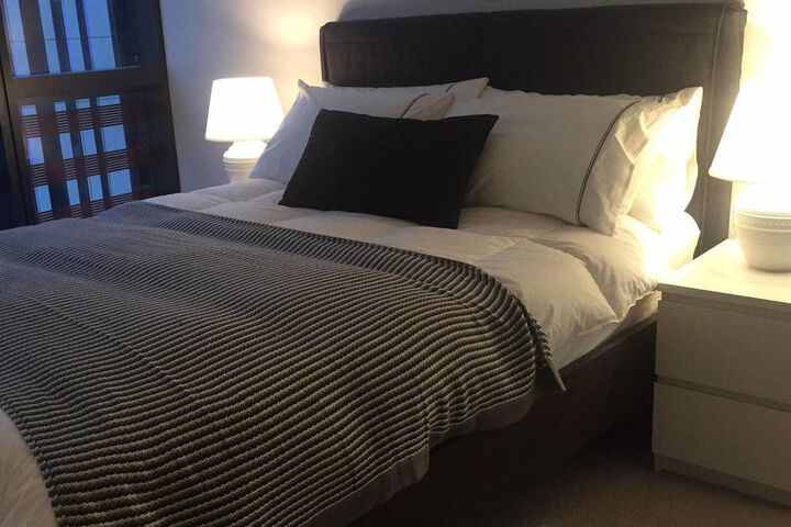 Room 4 of 17