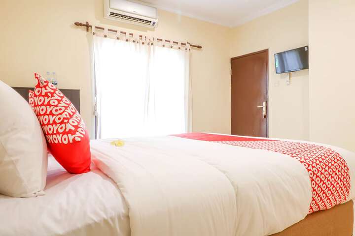 Room 8 of 33
