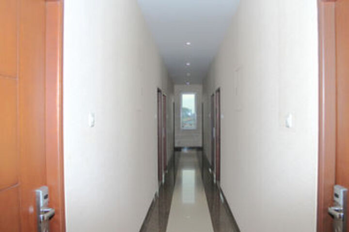 Ballroom/Hall 32 of 44