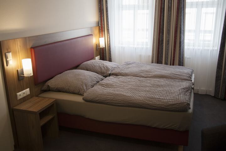 Room 2 of 29