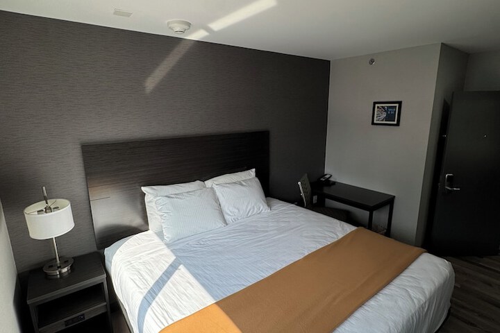 Room 5 of 14