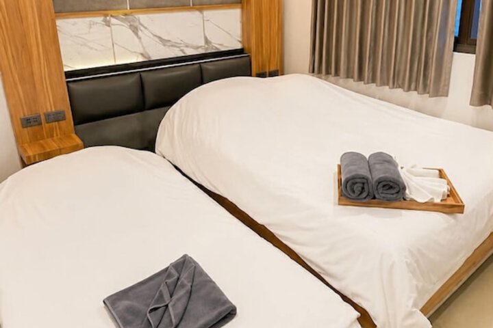 Room 9 of 36