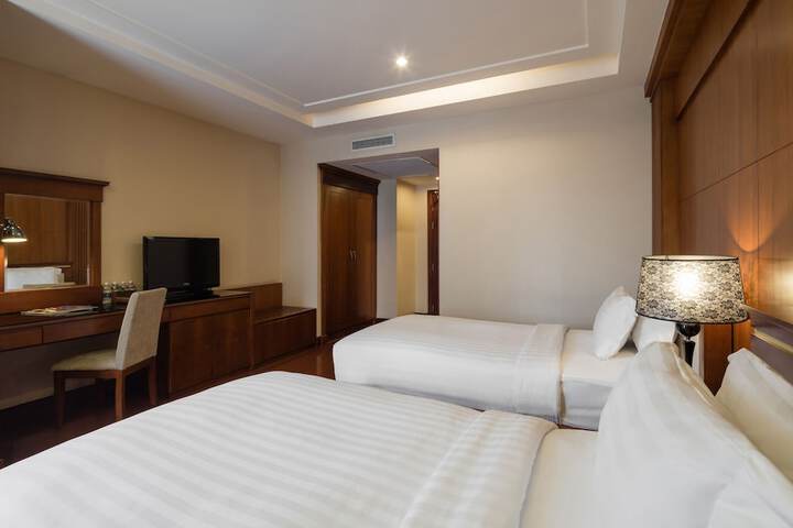 Room 4 of 52