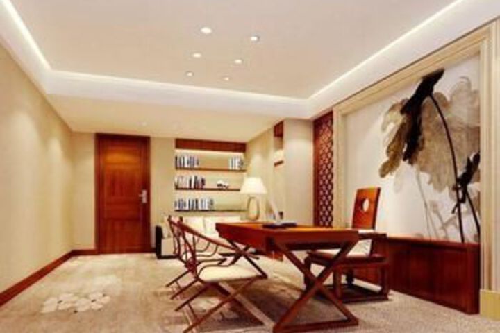 Room 6 of 12
