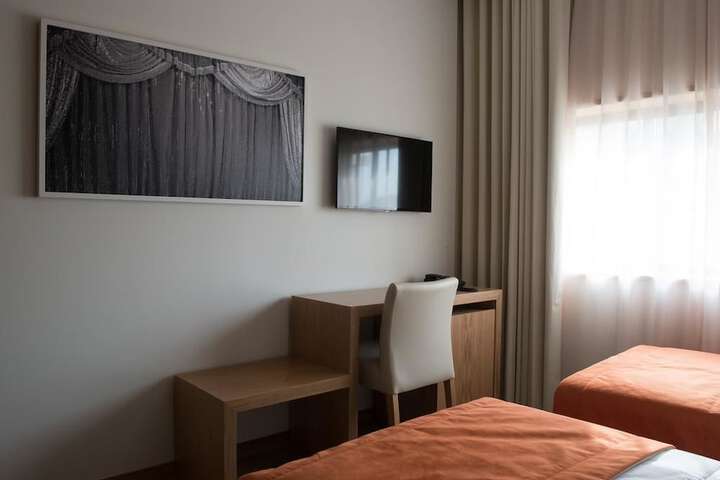 Room 17 of 49