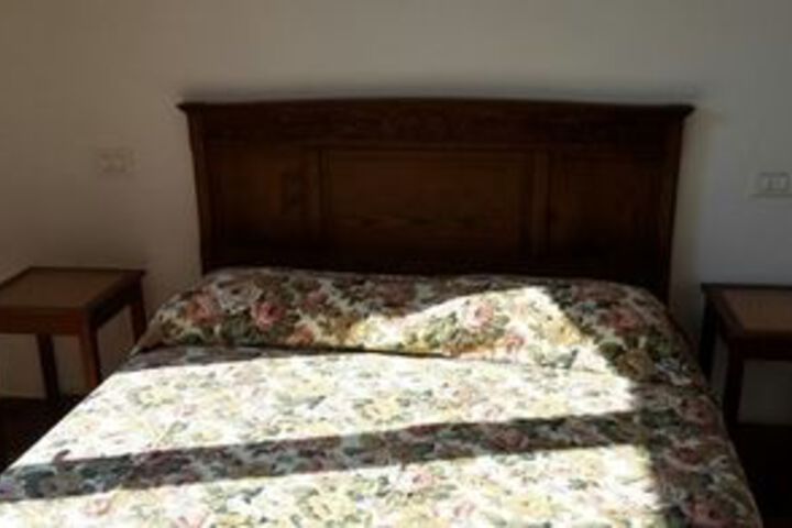 Room 9 of 32