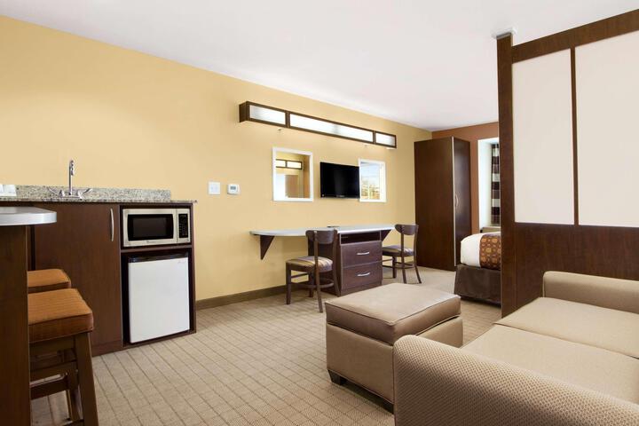 1 Queen Bed (10 of 10)