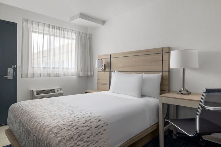 Standard Room, King or Two Doubles (3 of 5)