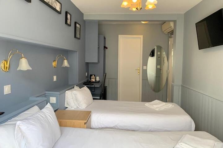 Room 5 of 23