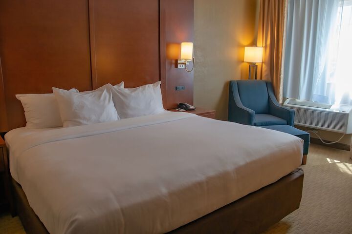1 King Bed (30 of 34)