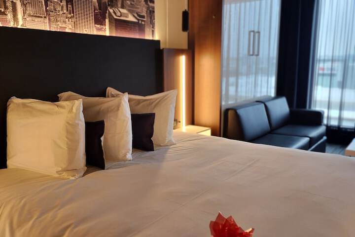 Room 32 of 81