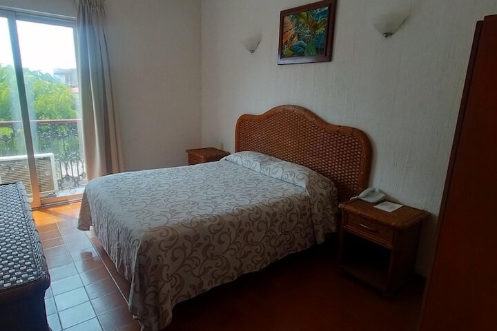 Room 13 of 38