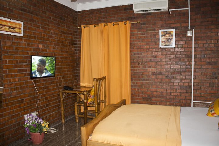 Room 13 of 22