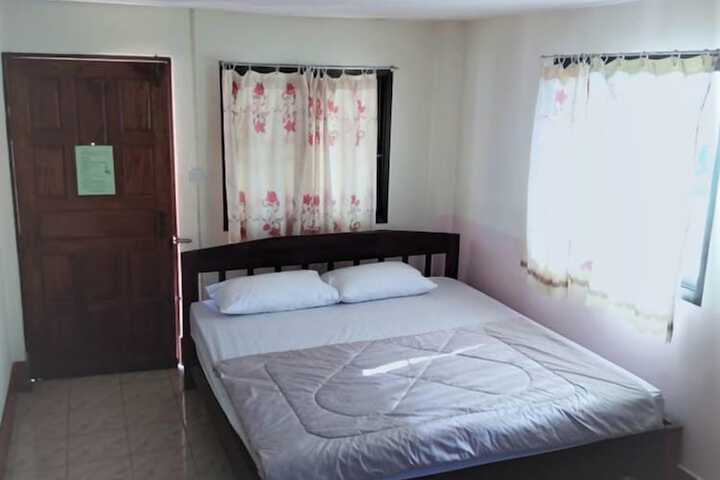 Room 2 of 8