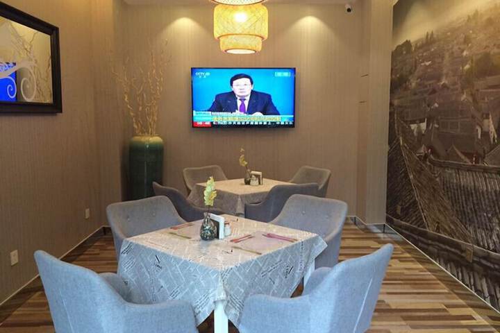Dining 35 of 45