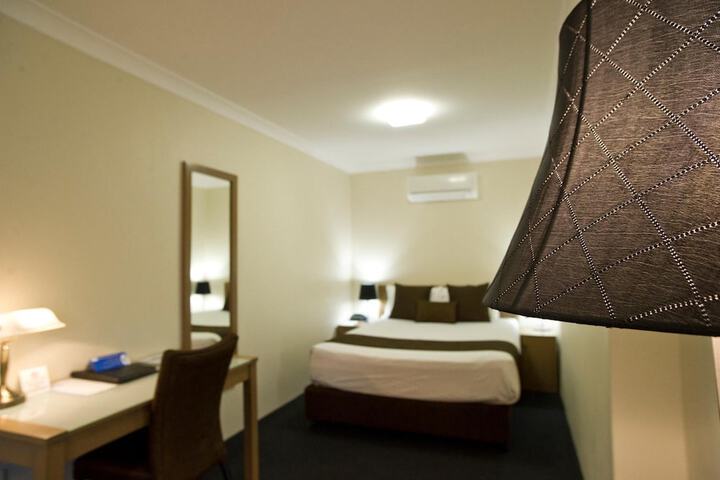Room 27 of 51