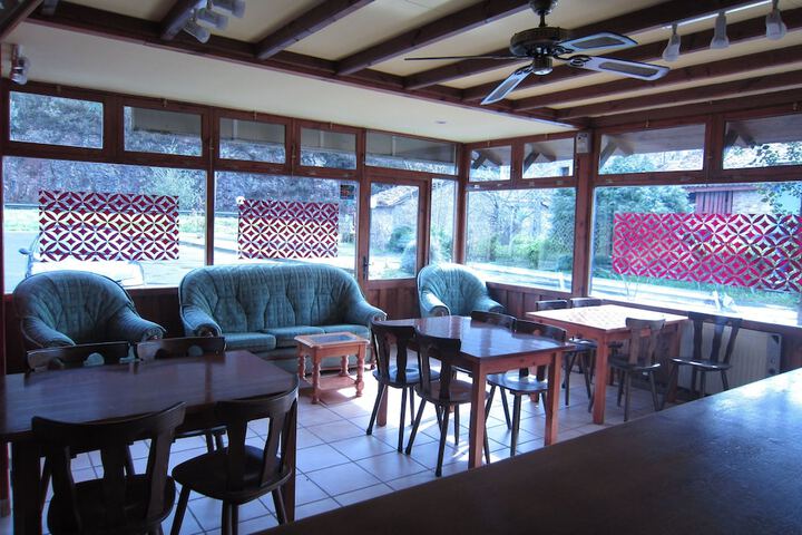 Lounge 21 of 28