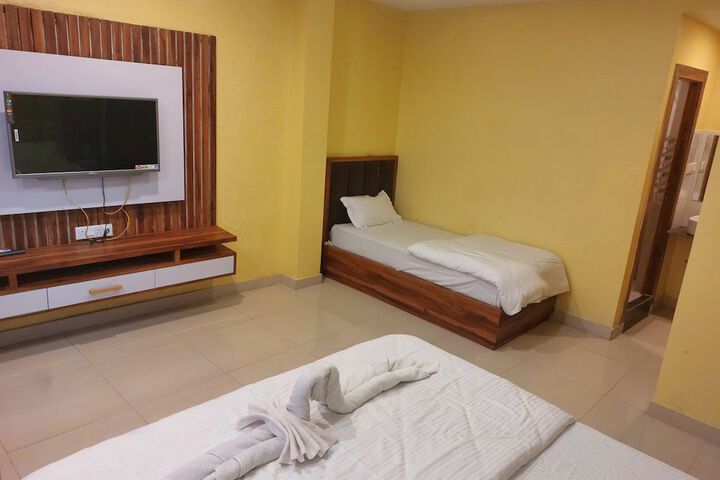 Room 10 of 14