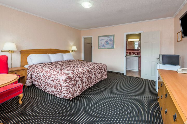 Room 8 of 13