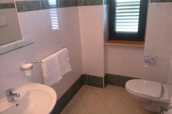 Room 10 of 27