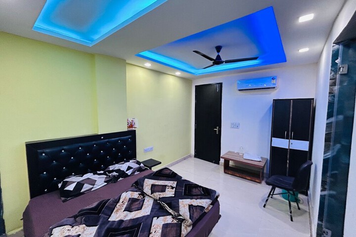 Room 7 of 13