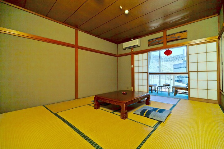 Room 8 of 31