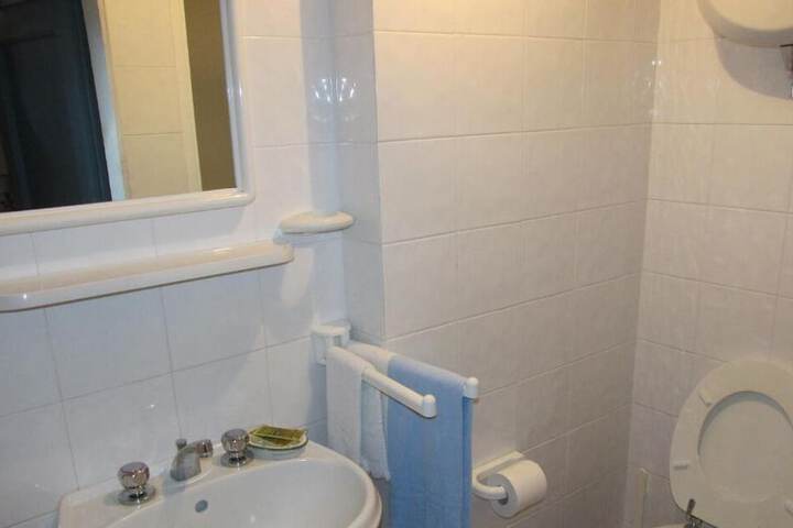 Room 33 of 66