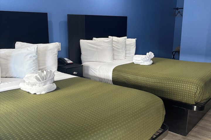 Standard Room, King or Two Doubles (5 of 9)