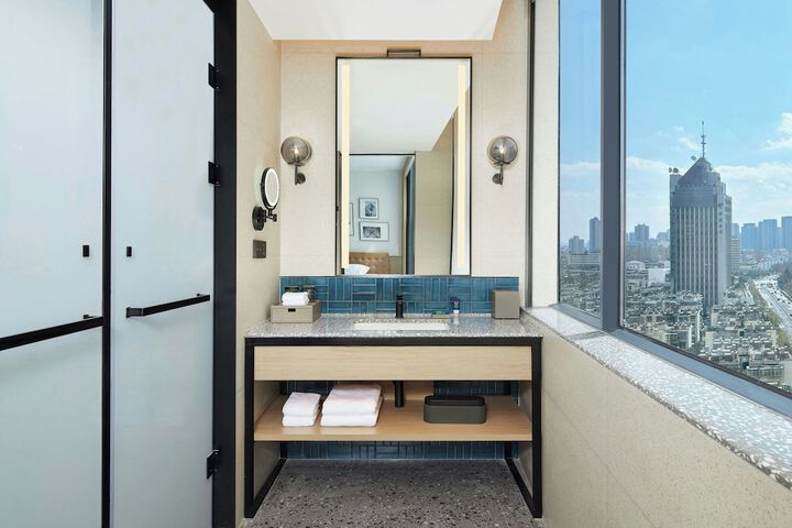 Room 17 of 24